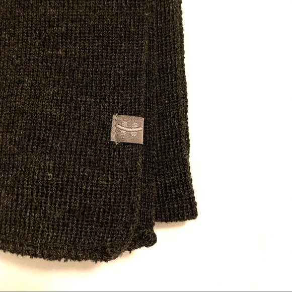 BNWT Grey Scarf from Hot Paws - Picture 4 of 7